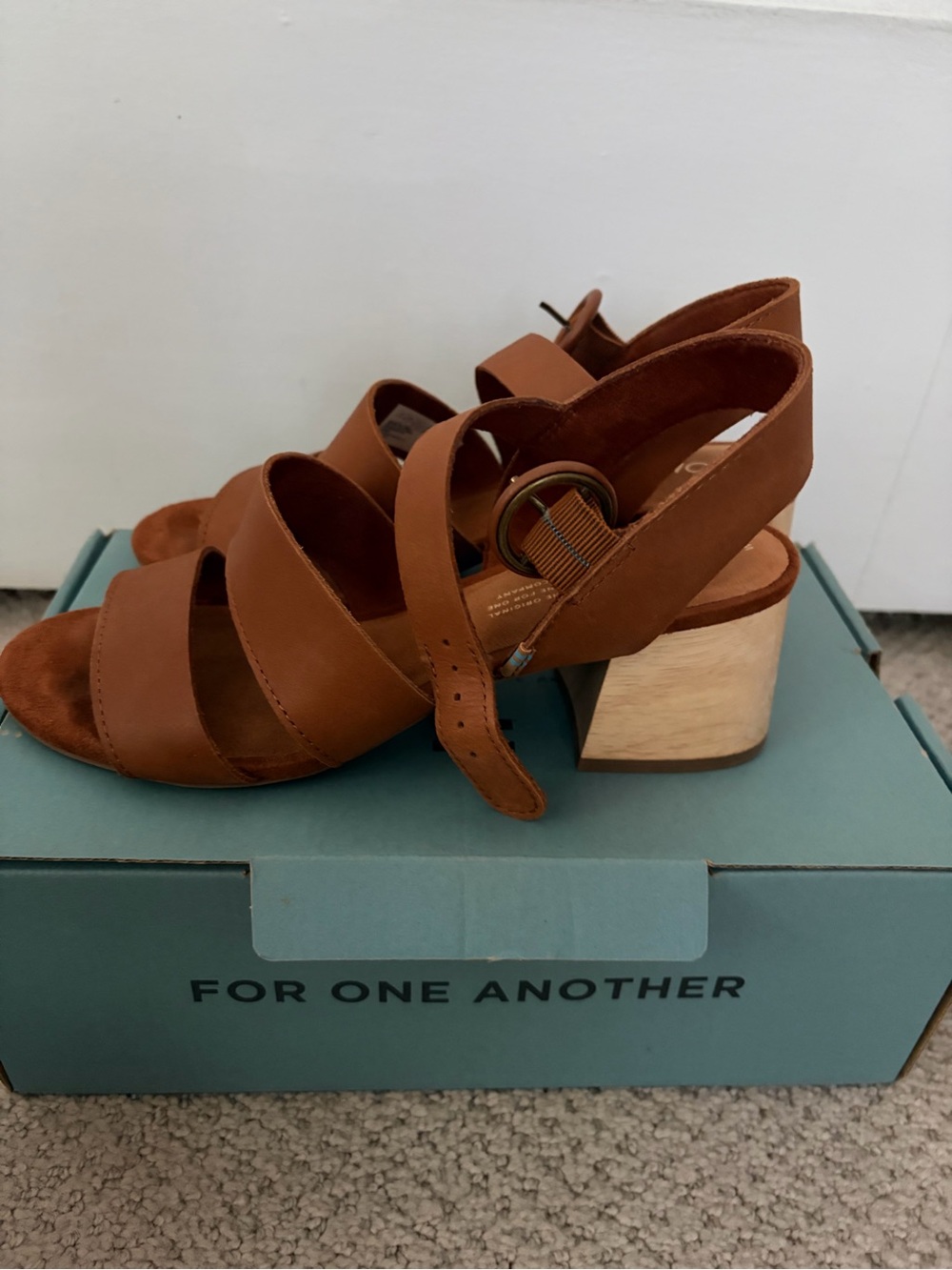 TOMS Women’s Brown Leather Triple-Strap Slingback Sandals - Picture 3 of 7